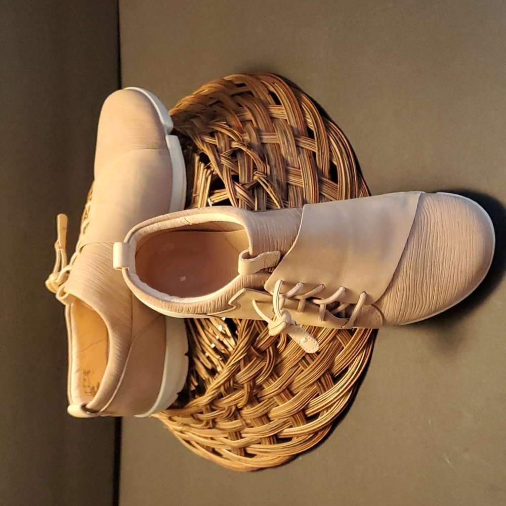 Clarks Trigenic Nude/Pink Leightweight Shoes Ladies Size 7.5M